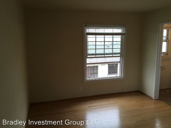 4th image of 2217 Florencita Ave