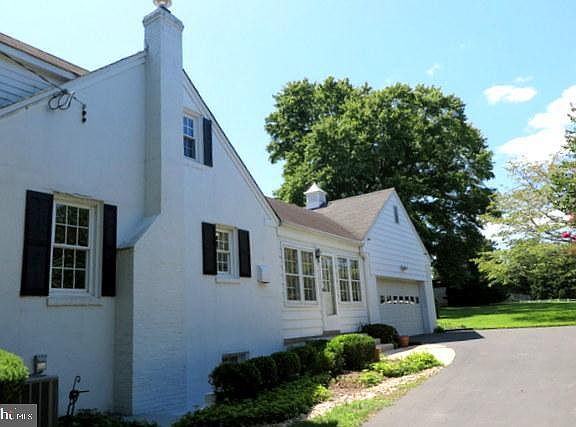 3rd image of 10514 Boswell Ln