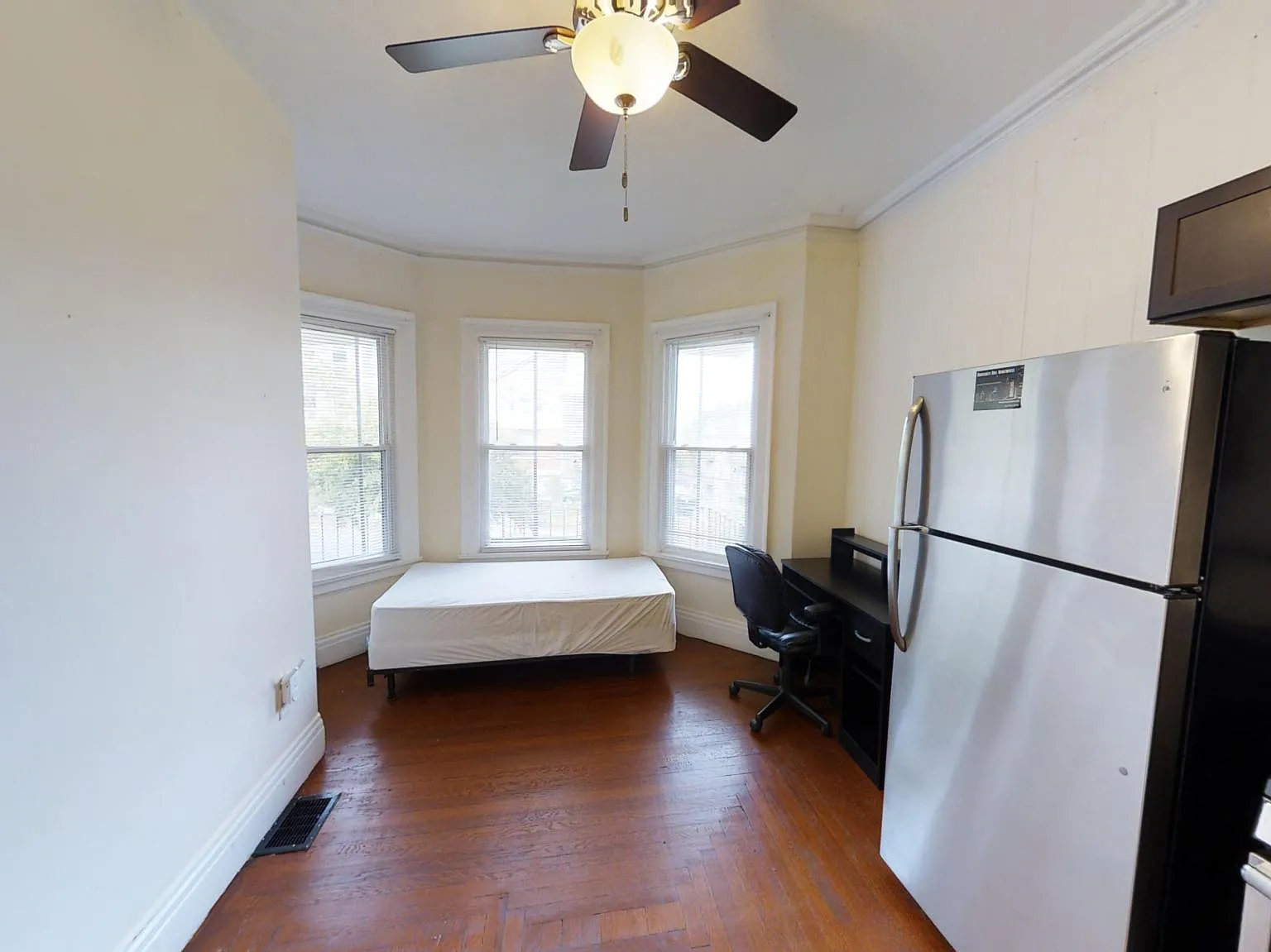 Studio, $1,150 — Photo 2