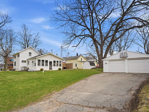 3rd image of 1232 Rosewood Ave