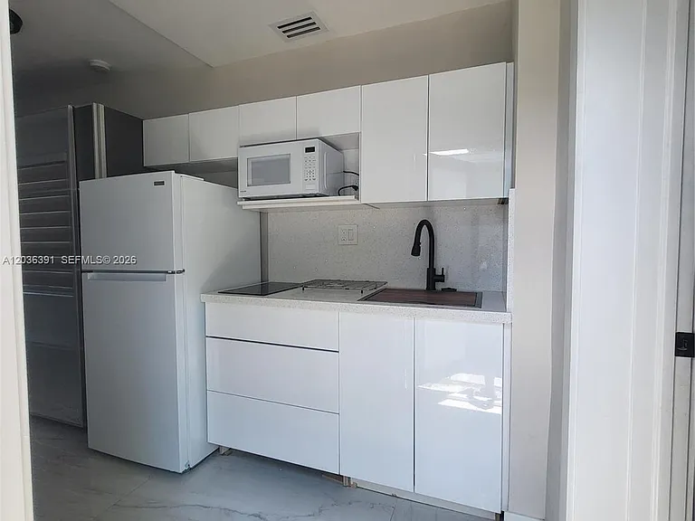 721 SW 5th Ct #0 — Photo 4