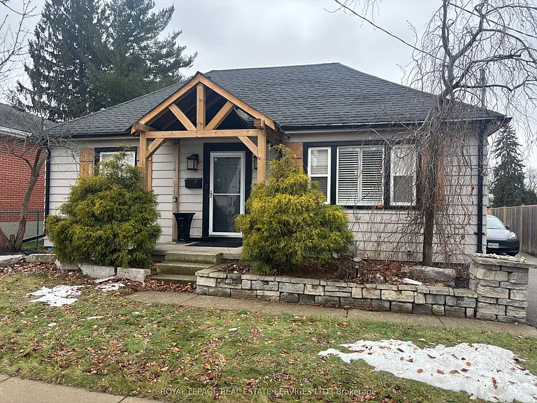 6 Sussex Ave — Photo 1