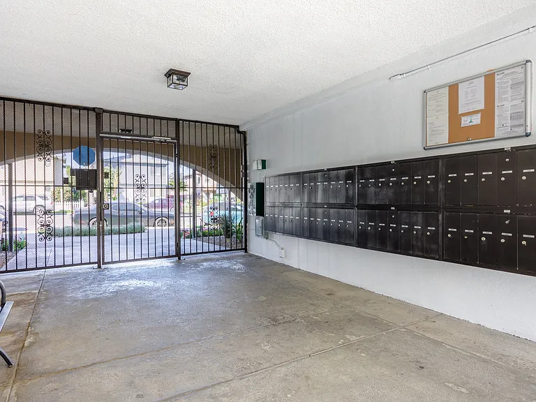 Carson Oakwood Apartments — Photo 38