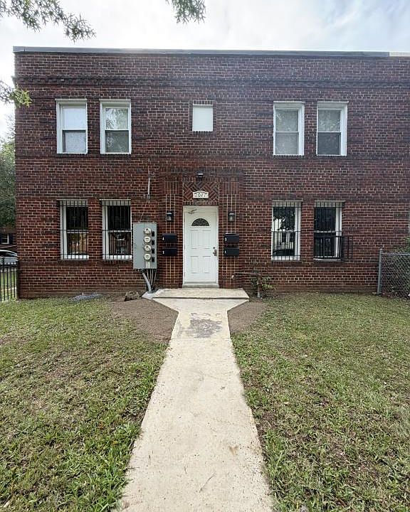 1st image of 2021 I St NE