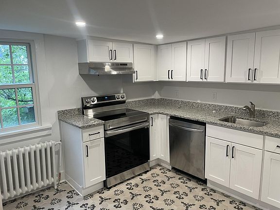 3rd image of 118 West St #B