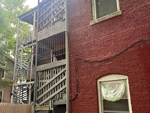 2nd image of 9 Forbes St