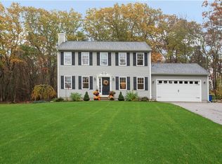 11 Rolling Green Dr, Scituate, RI 02825