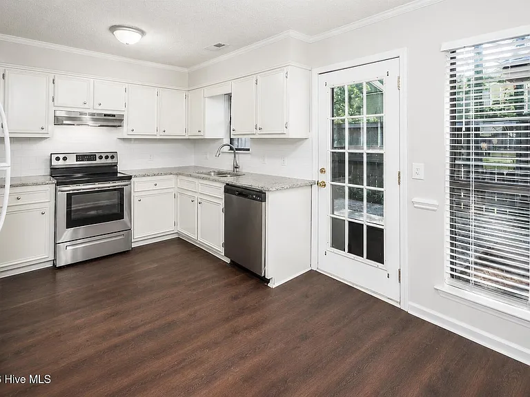 41 Upton Ct — Photo 5
