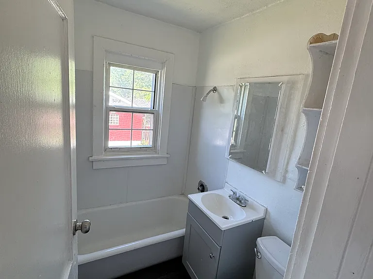 2140 69th St — Photo 4