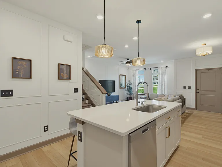 1517 Irving Hill Dr — Photo 11