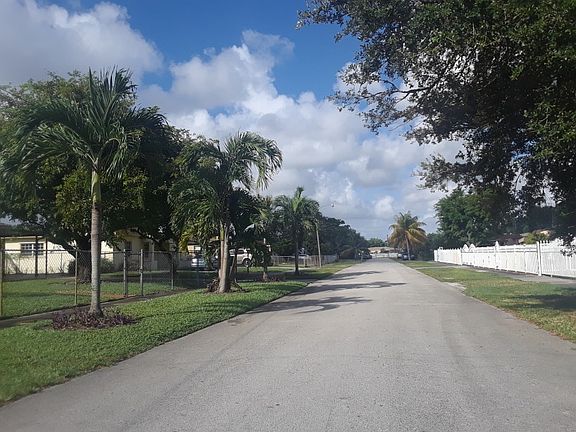4th image of 571 NW 190th St