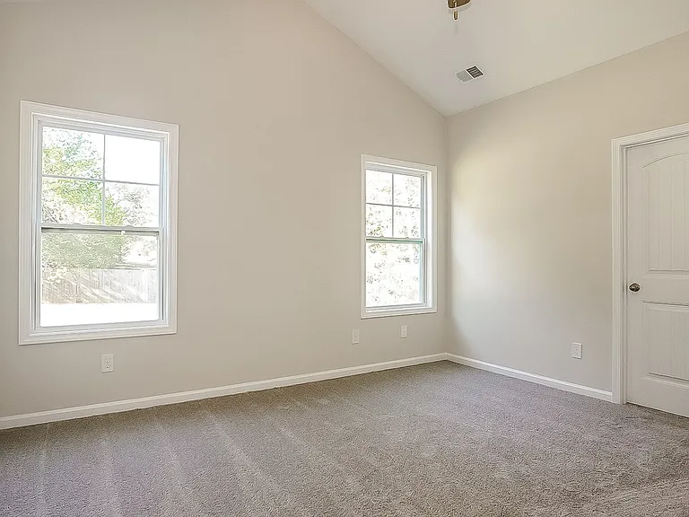 360 Bainbridge Dr — Photo 7