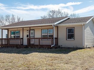 1673 Oakwood Dr, Waterloo, IA 50703