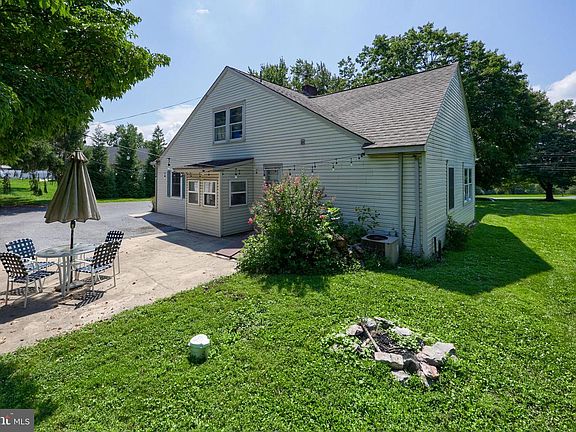 2nd image of 809 Furnace Hills Pike