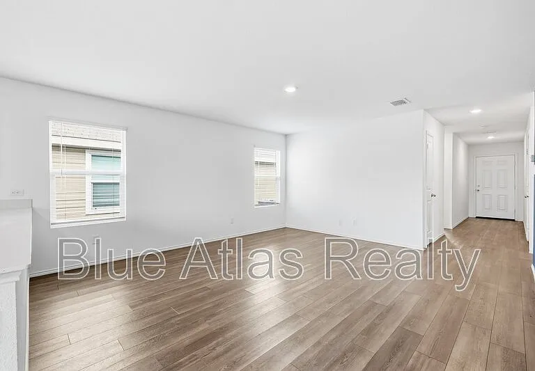 510 Olmstead Dr — Photo 3