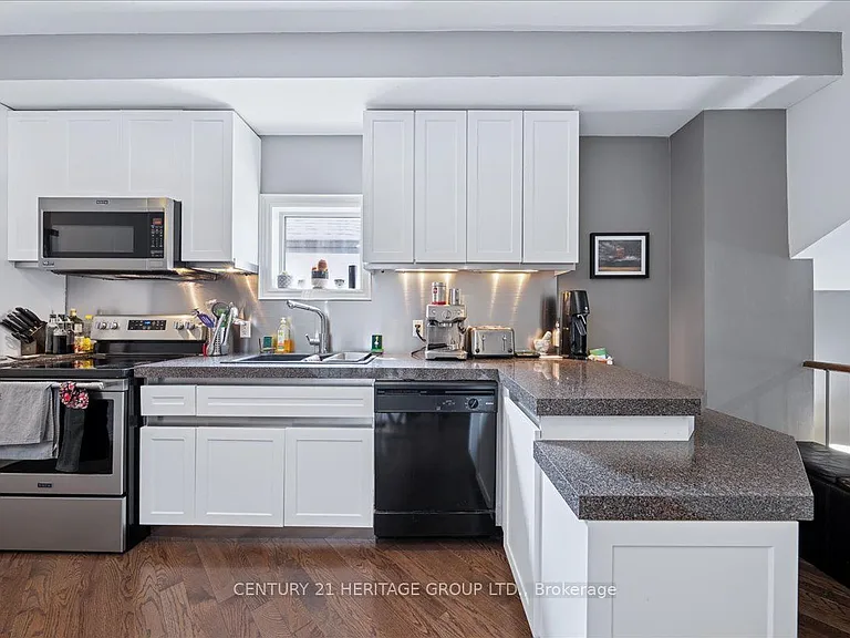 169 King Edward Ave — Photo 11