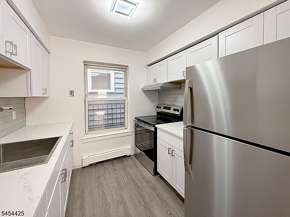 5th image of 19 Van Rensselear St APT 4