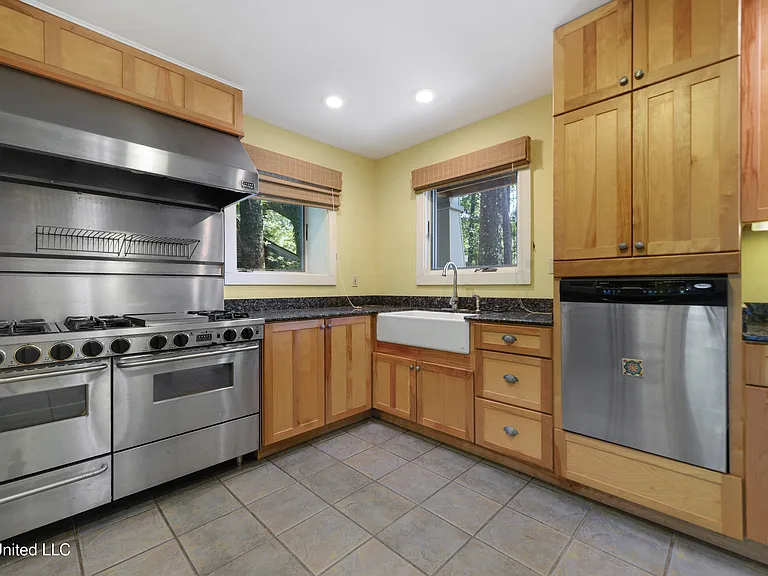 1220 Sunset Ave — Photo 11