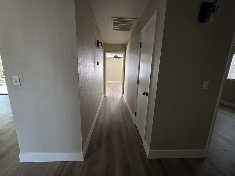 4027 W Tulare Ave — Photo 10