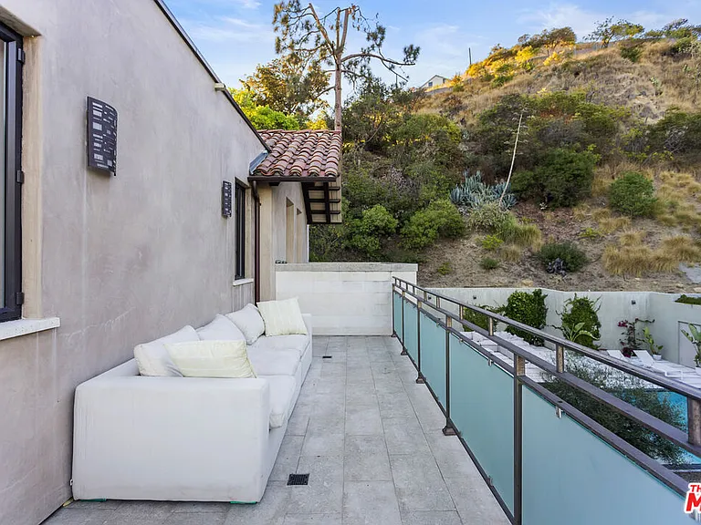 7801 Hillside Ave — Photo 38