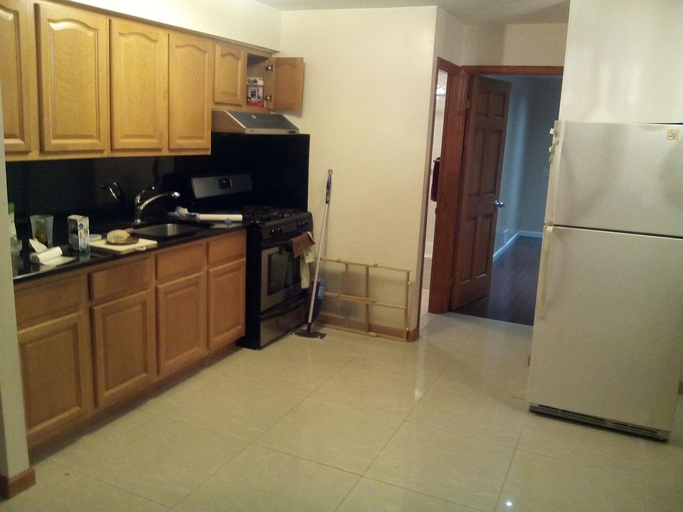 1st image of 41 Oliver Pl Floor 1