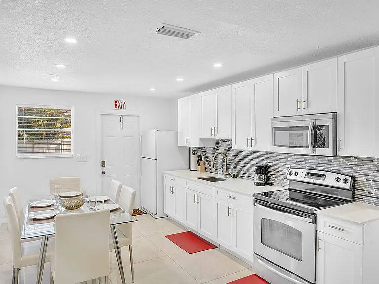 2121 McKinley St #2 — Photo 2