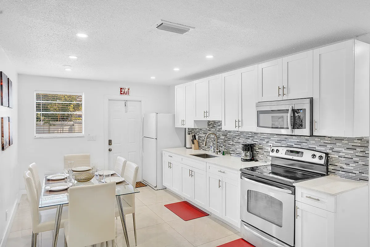 Building Photo - 2121 McKinley St #2