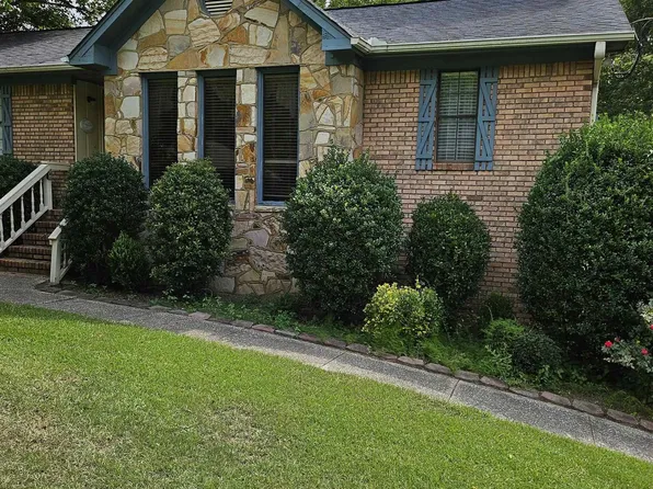 919 4th Plz, Pleasant Grove, AL 35127