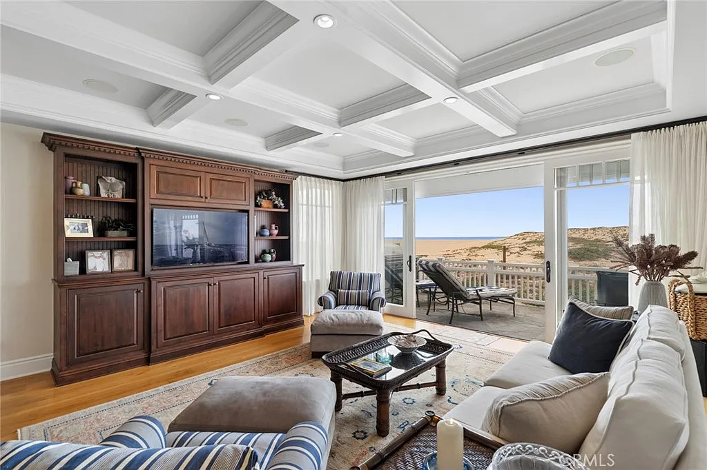 5 bed, 5.5 bath, 3946 sqft, $33,000 — Photo 3