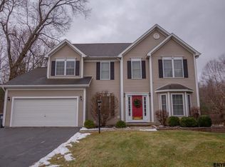 9 Donswood Ct, Clifton Park, NY 12065