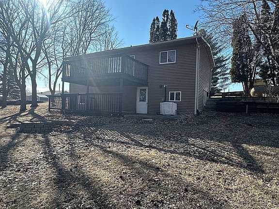 2nd image of 1279 Holiday Ln
