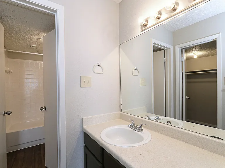 City Crest Apartments — Photo 104