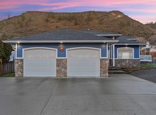 2535 Valleyview Dr, Kamloops, BC V2C4E4