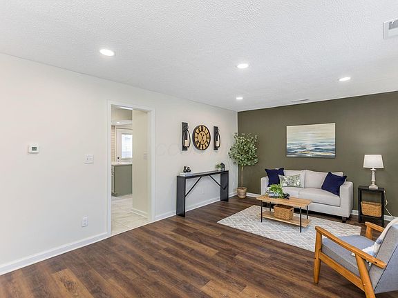 5th image of 5585 Revere Dr