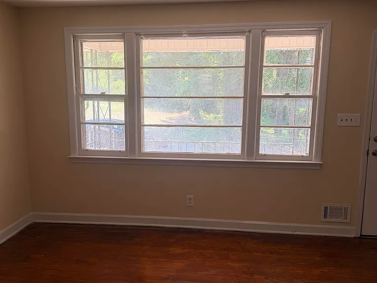 1111 Standish St — Photo 9