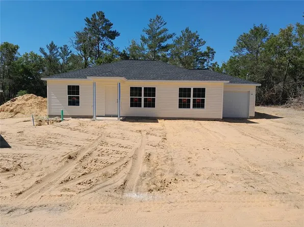 46 Malauka Dr, Ocklawaha, FL 32179