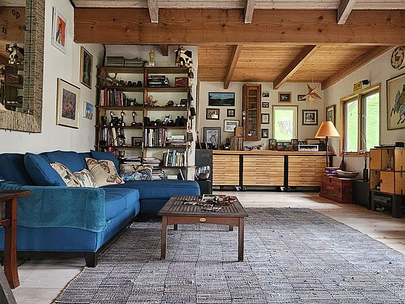 High Ceiling, Wood Floor LR