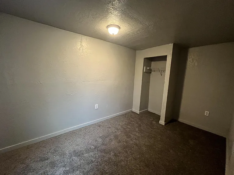 615 W Locust St — Photo 12