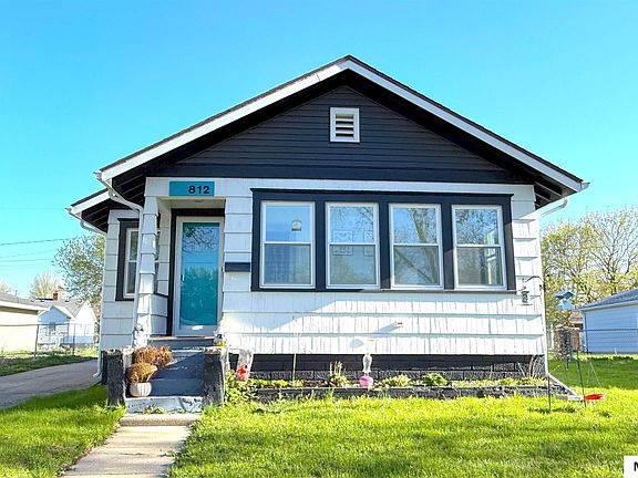 2nd image of 812 10th St NE
