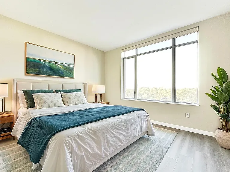 1501 Voorhies Ave #4F — Photo 5