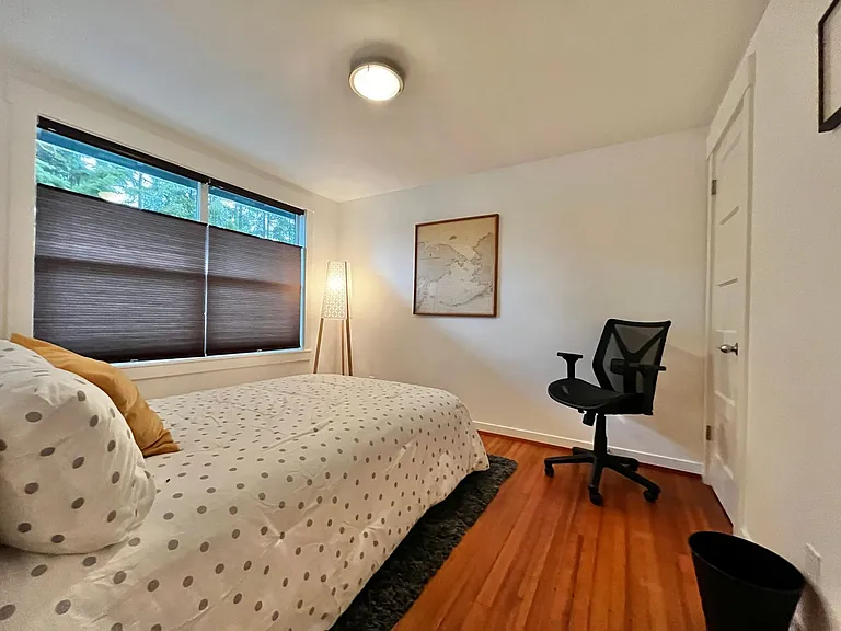 1574 NE Park View Dr #3 — Photo 15