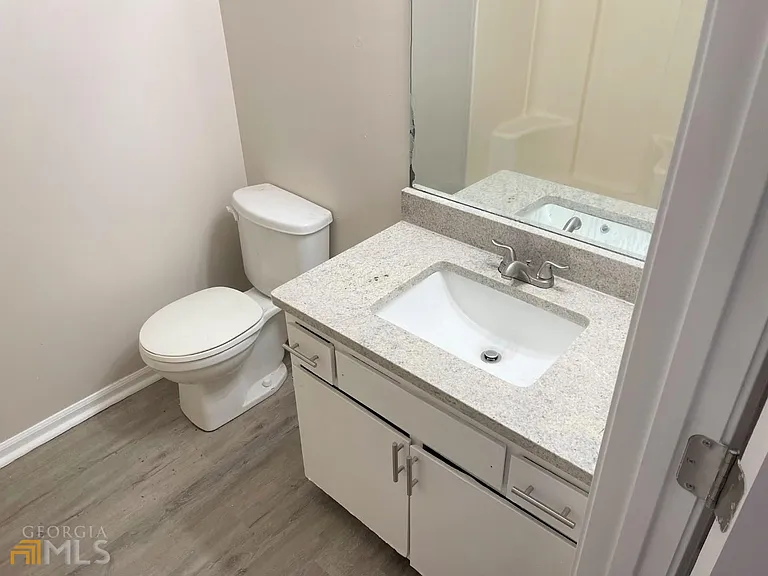 907 Silverwood Dr #907 — Photo 13