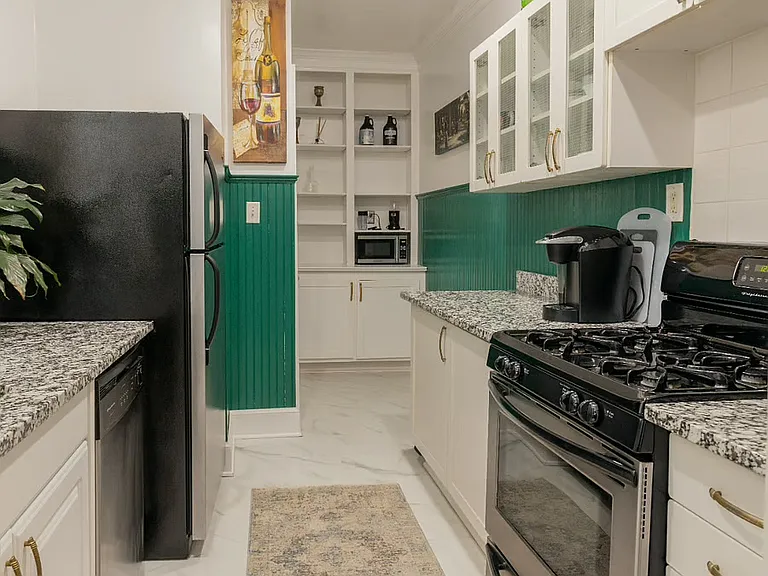 831 Gates Ave #B — Photo 9