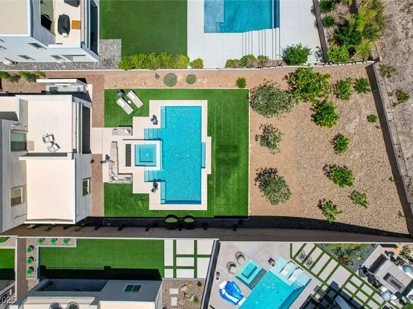 734 Glowing Horizon St, Henderson, NV 89052