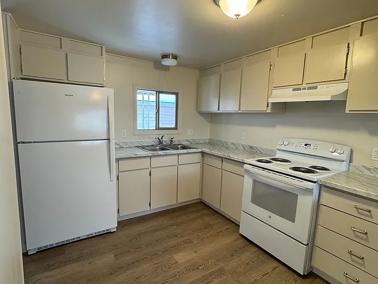1543 Dayton St — Photo 4