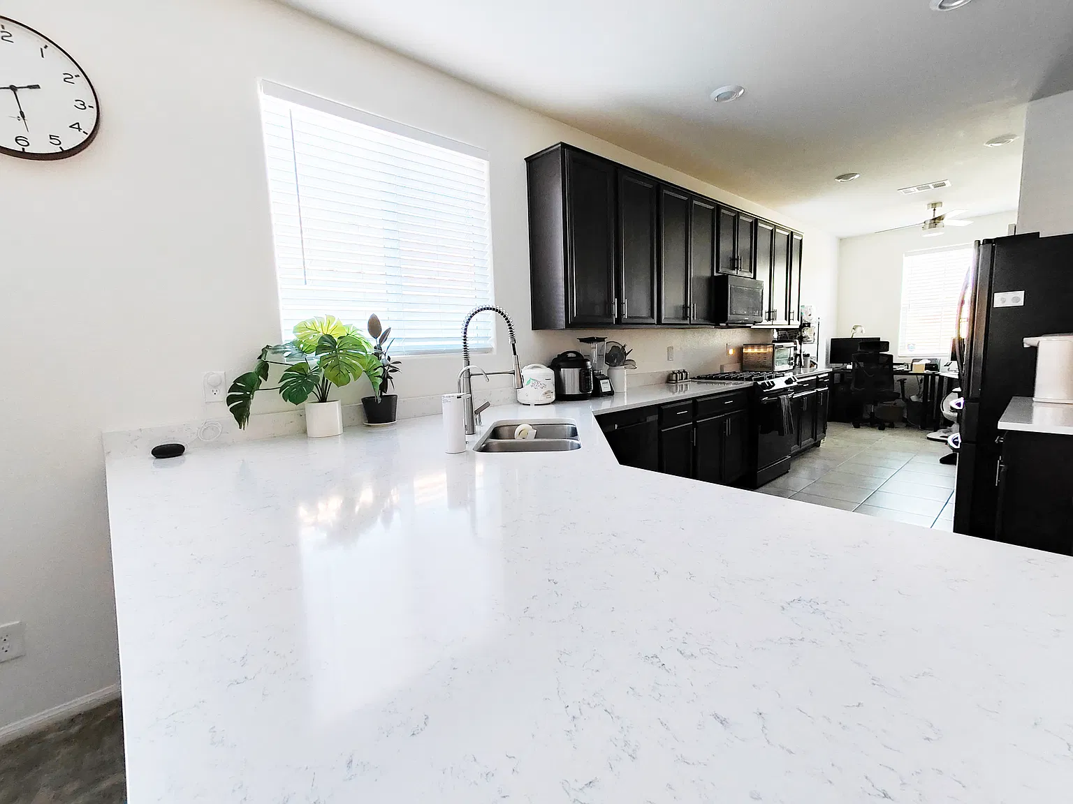 3 bed, 1590 sqft, $2,300 — Photo 3