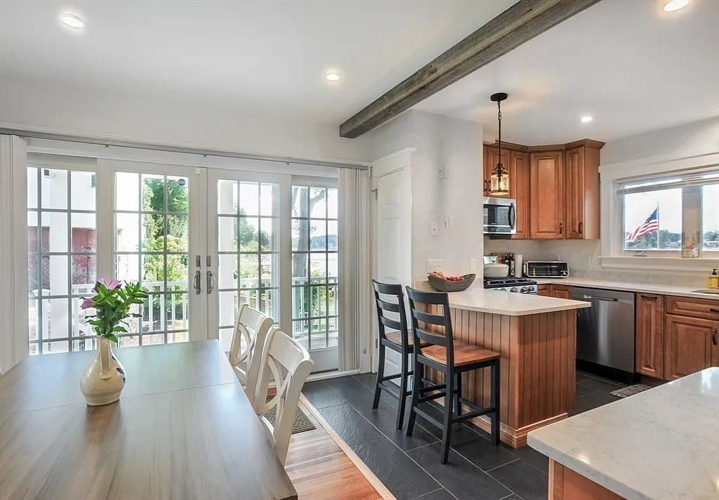 2 bed, 1.0 bath, 960 sqft, $4,000 — Photo 1