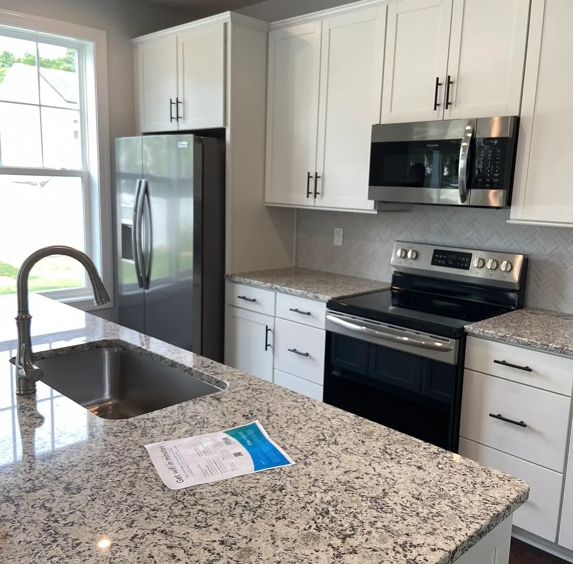 4 bed, 2.5 bath, 2354 sqft, $3,200 — Photo 3