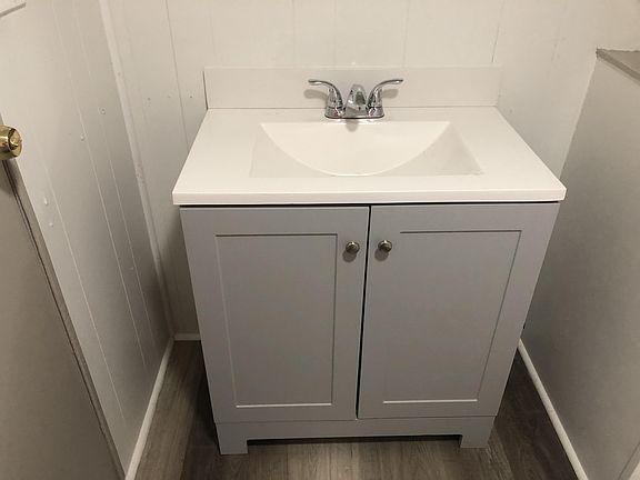 4th image of 511 W Hill Ave N #13