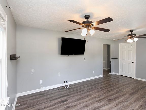 4th image of 218 Lynn Dr
